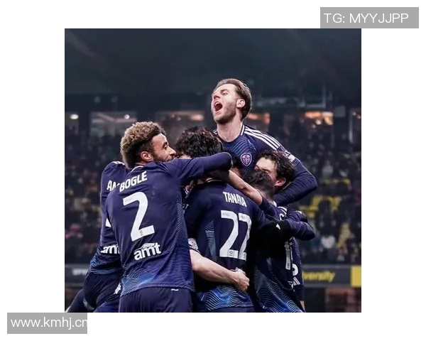 利兹联与哈德斯联队激战在即谁能在英冠赛场中笑到最后